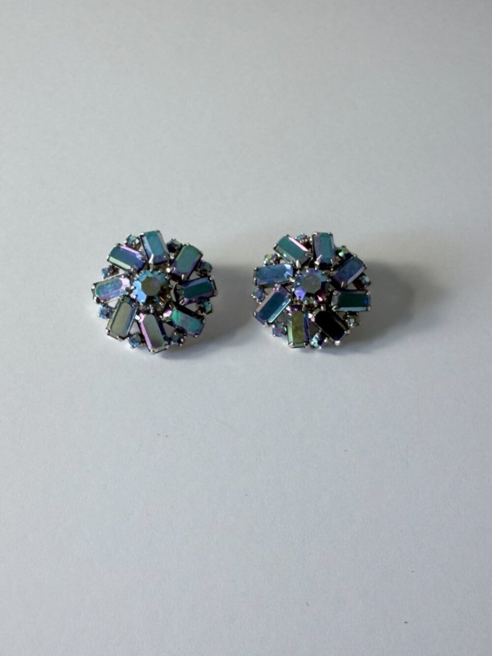Continental Vintage Clip-On Earrings - Picture 2 of 3
